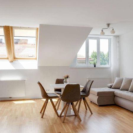 Elegant Apartment In Vienna With Patio ภายนอก รูปภาพ