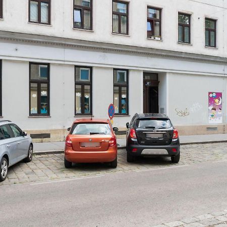 Elegant Apartment In Vienna With Patio ภายนอก รูปภาพ