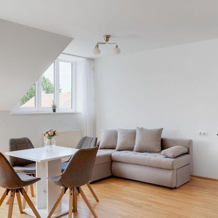 Elegant Apartment In Vienna With Patio ภายนอก รูปภาพ