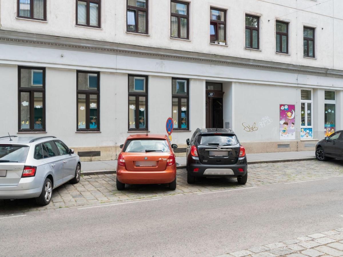 Elegant Apartment In Vienna With Patio ภายนอก รูปภาพ