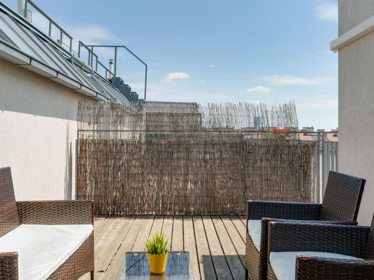 Elegant Apartment In Vienna With Patio ภายนอก รูปภาพ