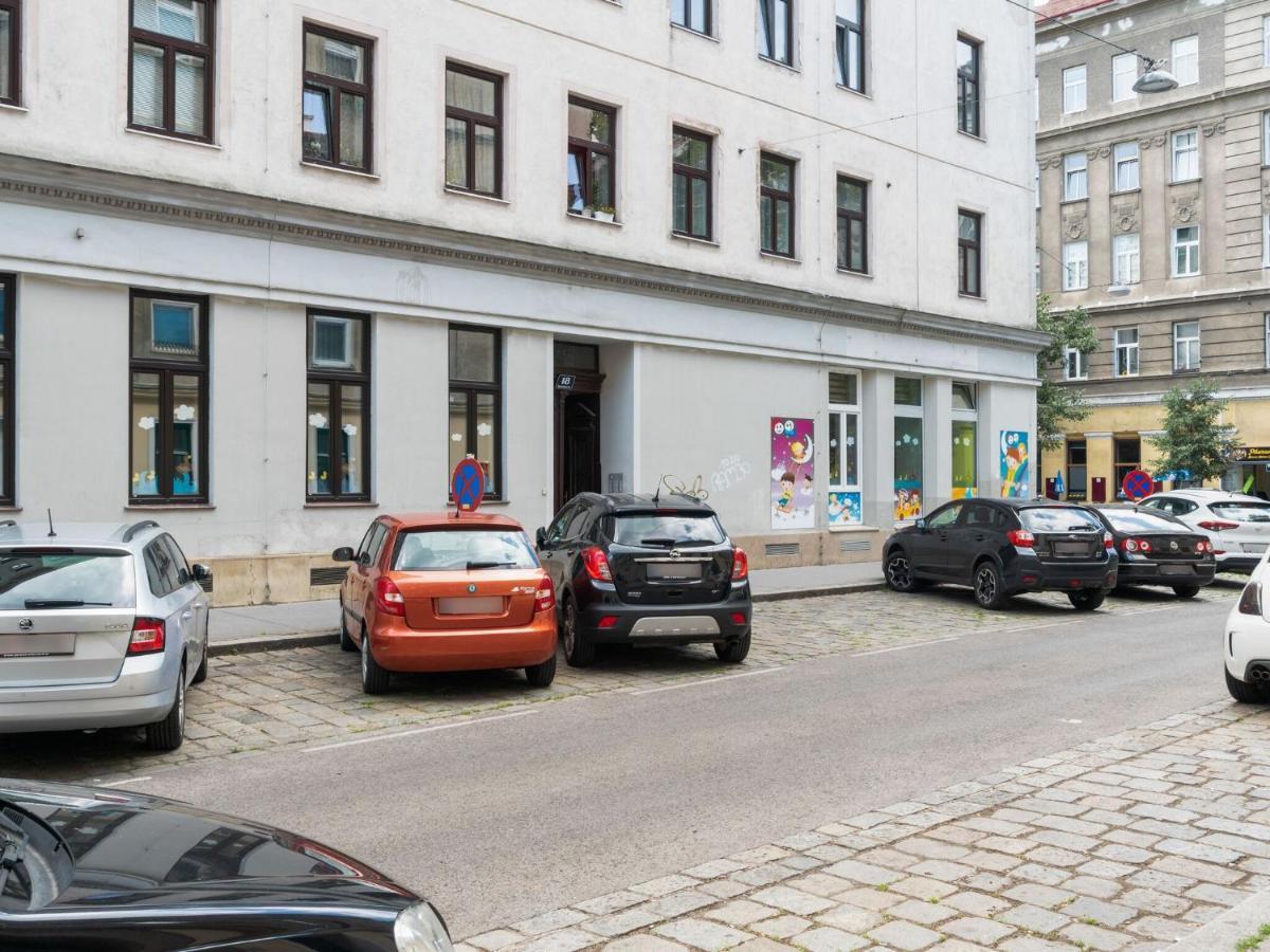 Elegant Apartment In Vienna With Patio ภายนอก รูปภาพ