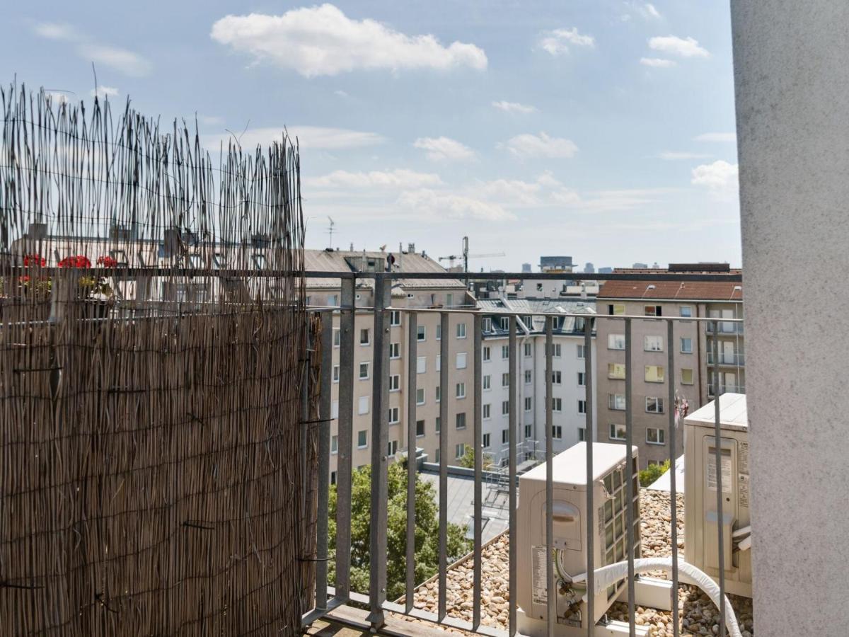 Elegant Apartment In Vienna With Patio ภายนอก รูปภาพ