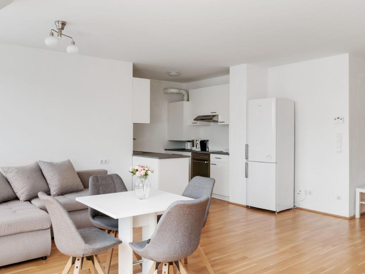 Elegant Apartment In Vienna With Patio ภายนอก รูปภาพ